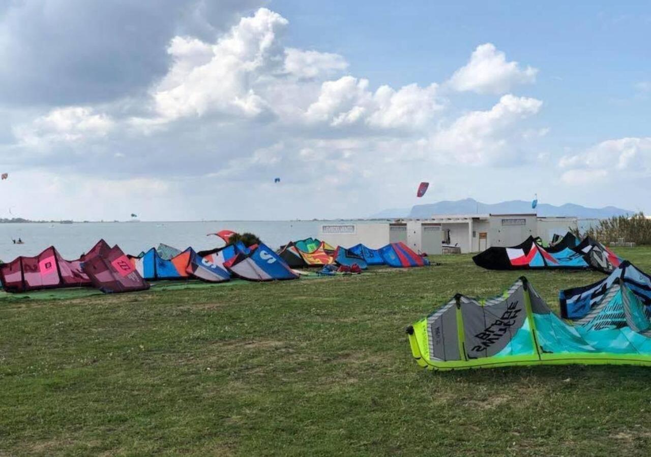 Kite Hub Lo Stagnone Bed & Breakfast บีร์จิเวคคี ภายนอก รูปภาพ