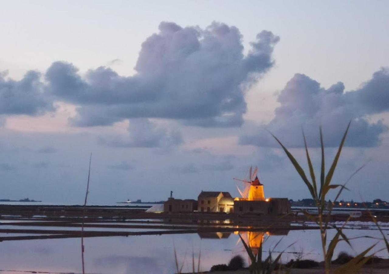 Kite Hub Lo Stagnone Bed & Breakfast บีร์จิเวคคี ภายนอก รูปภาพ